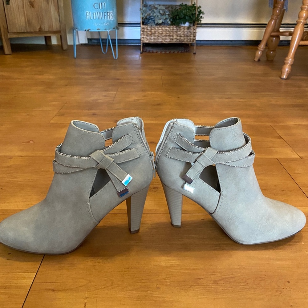 Low cut boots/heels